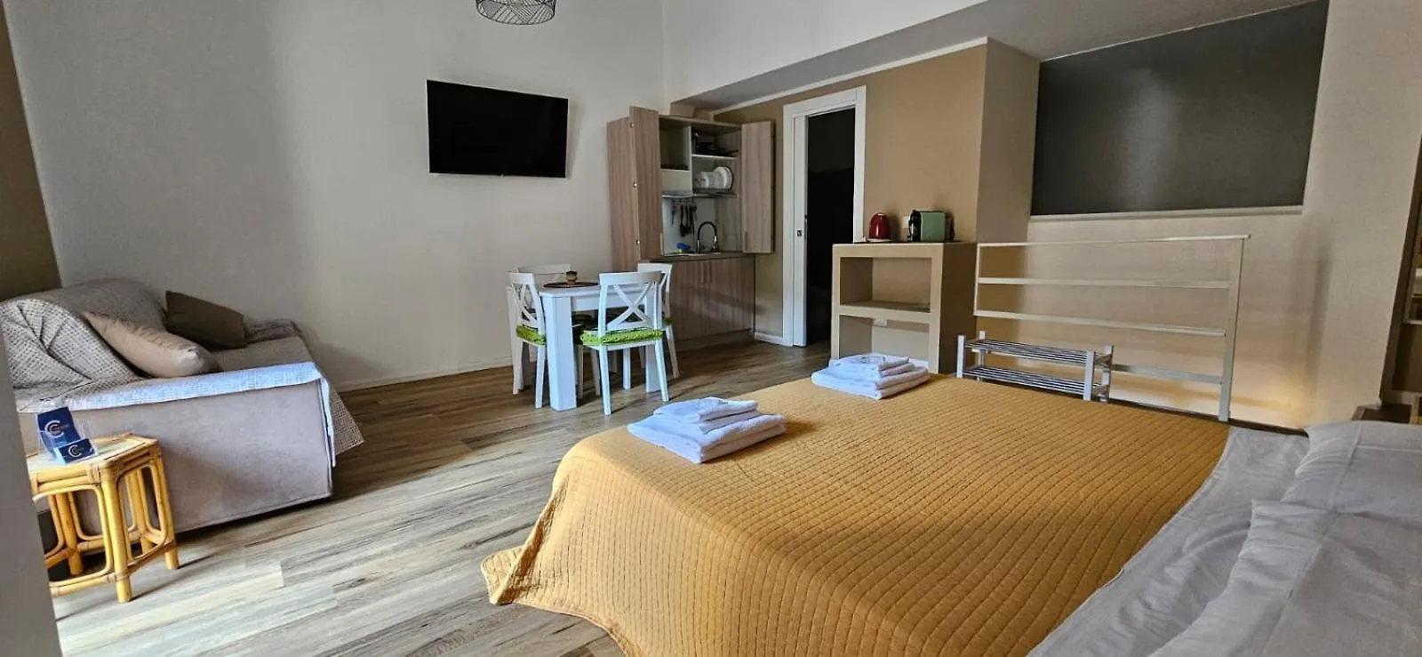 Affittacamere Hotel Centrocitta Twin Aeroporto di Catania Fontana Rossa